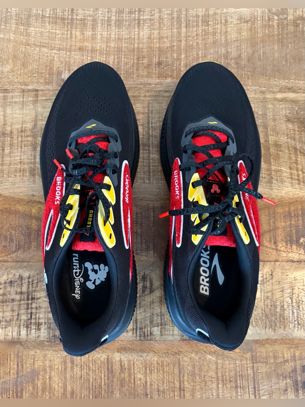 NEW Brooks Ghost 17 Mickey Mouse Run Disney Running Shoes - Picture 6 of 10